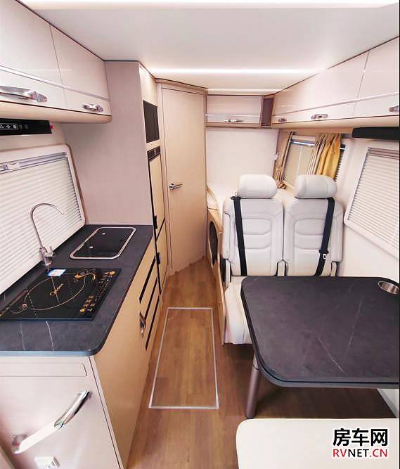 标配四驱、差速锁+48V电源系统，长安峰景.蓝鲸览拓者房车焕新出发_6