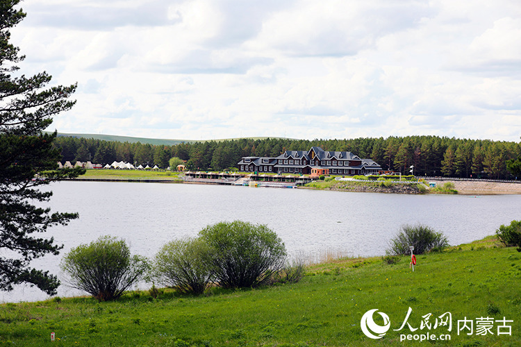 房车网 红花尔基樟子松国家森林公园湖光山色美如画。人民网记者 李睿摄