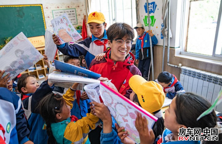 共绘雪域高原同心圆——第十批援藏和第五批援青工作纪实