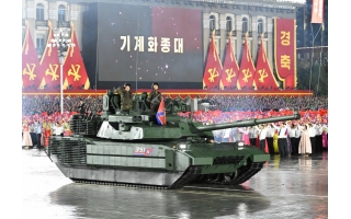 朝鲜举行盛大阅兵式,高清大图来了