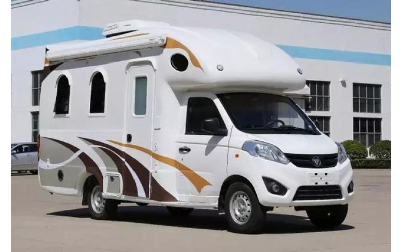 C证就能开的“平民房车”，大床淋浴带马桶，配备冰箱能做饭