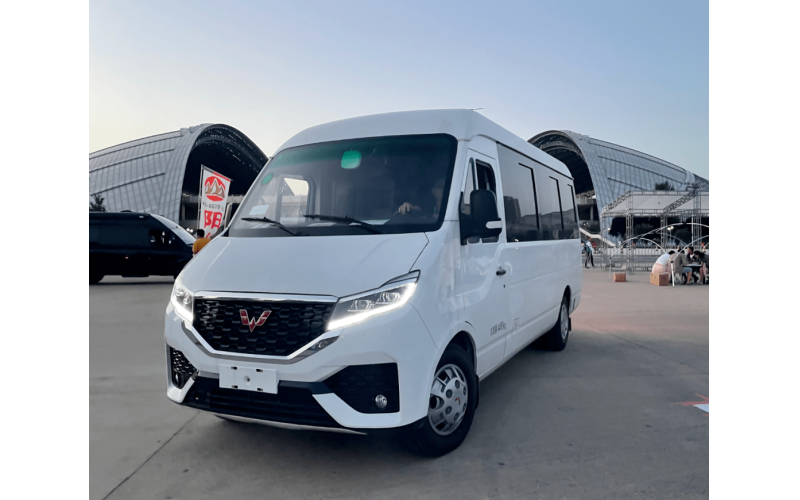 五菱房车S300 柴油2.4T AT自动挡 后去后双胎 B型房车空间最大