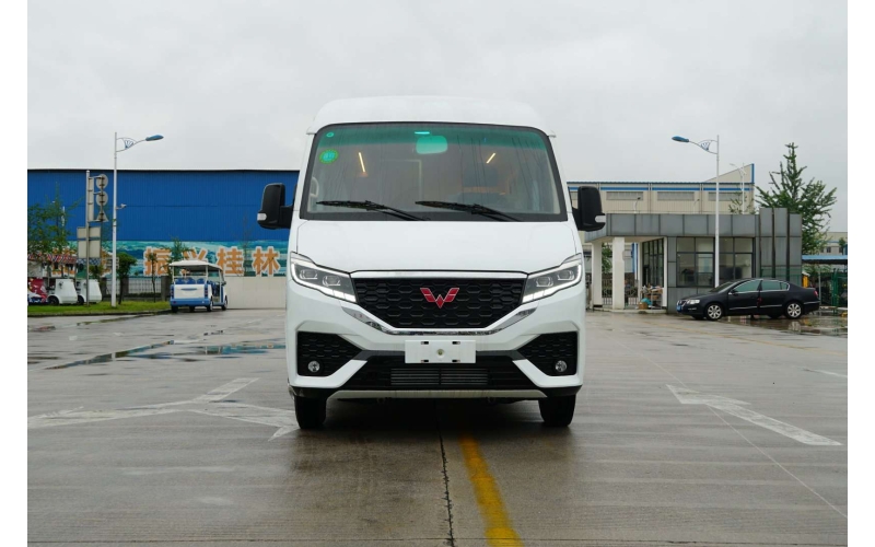 五菱房车S300 柴油2.4T  AT自动挡 后驱后双胎 B型房车空间最大