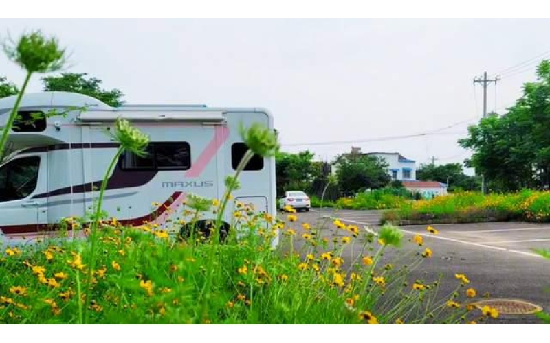 路过武汉郊区一座房车基地，环境清幽像景点，还能免费补充水电
