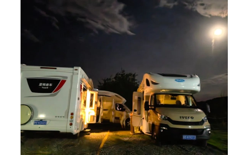 沉浸式体验老玩家的房车露营生活 - 和星空原野亲近的治愈之旅