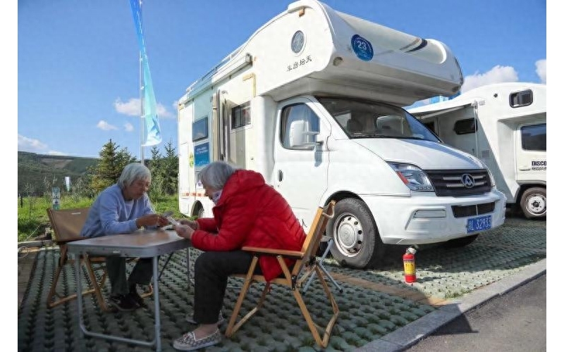 自驾游市场火爆 消费需求升级——中国自驾游市场新观察