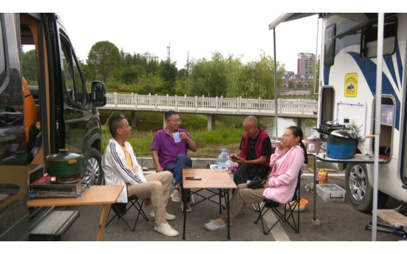 贵州安顺经开区：避暑胜地房车旅行成游客&ldquo;新宠&rdquo;