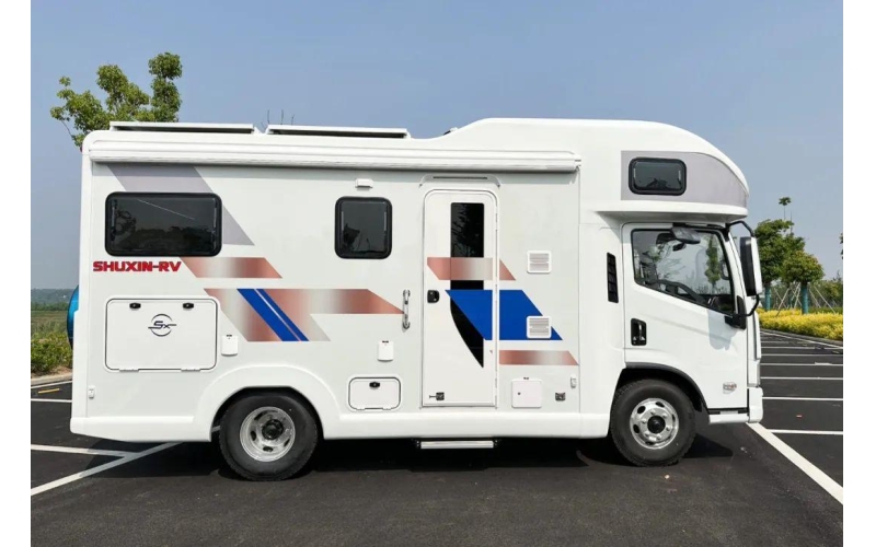 22.8万的舒欣轻卡房车，水电满配空间够大，这价格还要什么露营车