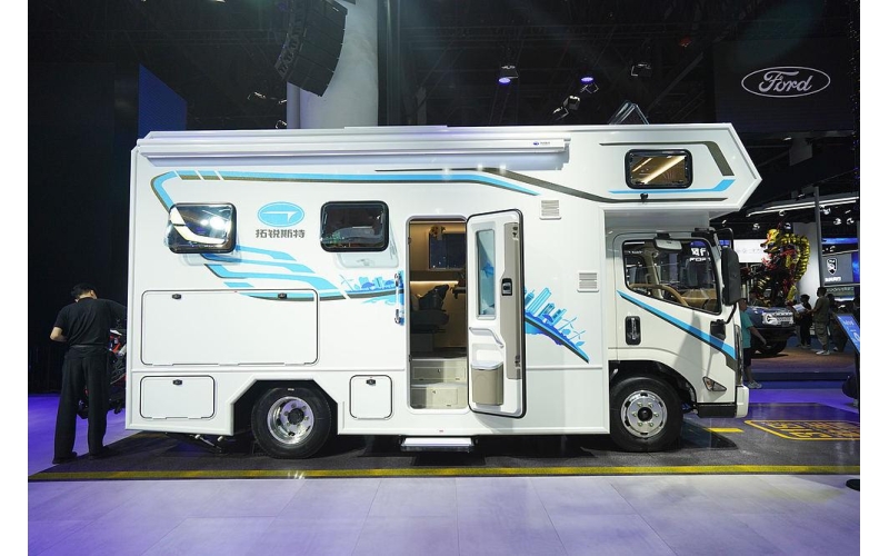 续航820km，又一款新能源房车好底子！实拍江铃E路达增程式房车