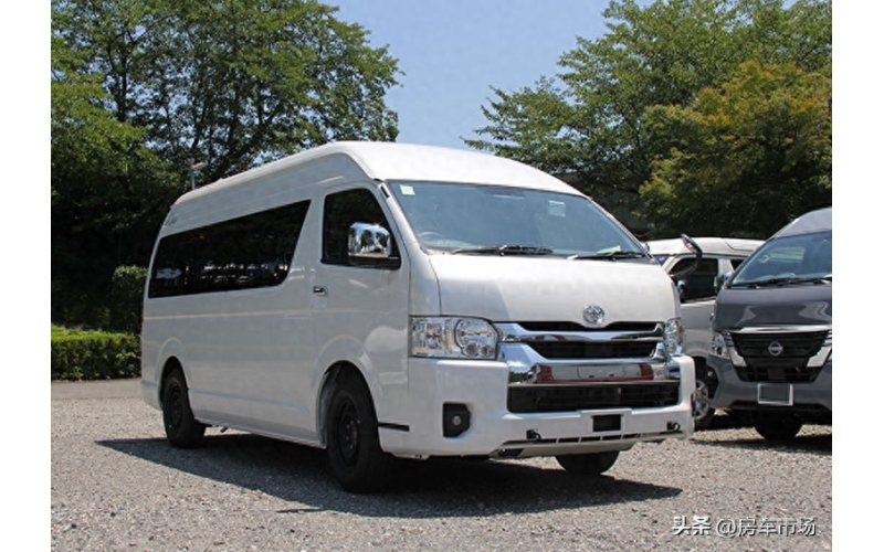 丰田海狮长轴四驱露营车，2.8T柴油机，内部U型沙发大床睡3人