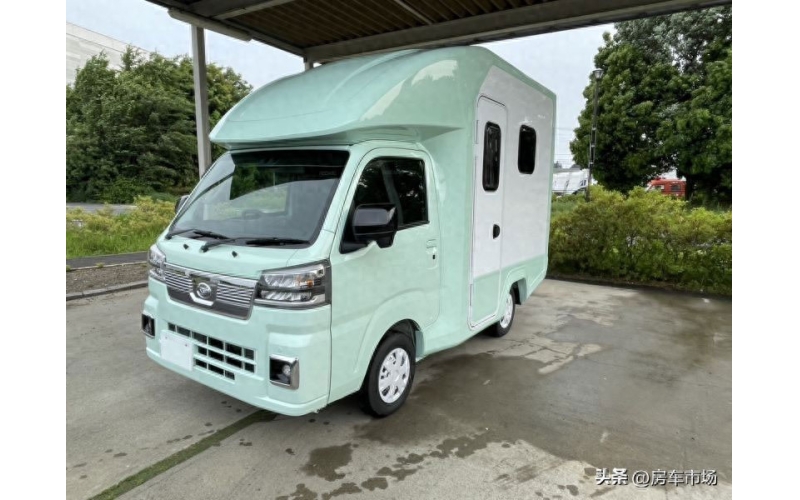 钓鱼佬最爱，大发四驱露营小房车，家具不少，两张床休息4人