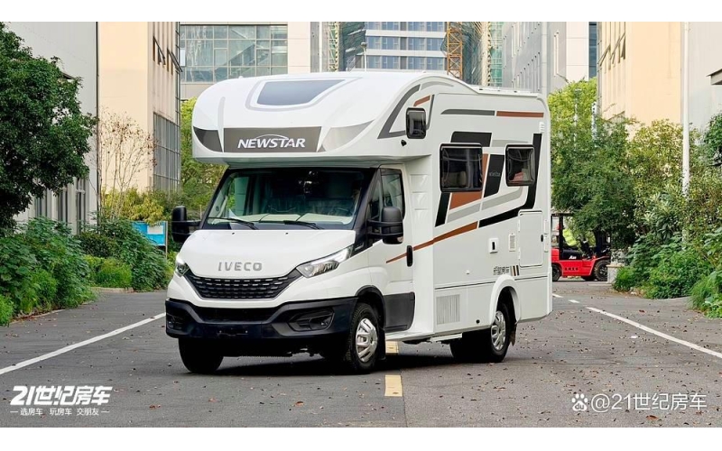 60万预算，别乱花！先看看由进口依维柯底盘打造的新星C600MAX房车