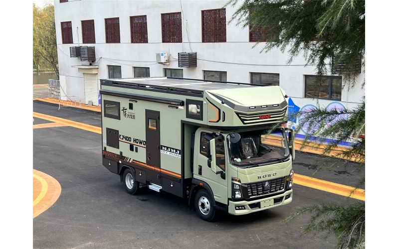 图片 &ldquo;重卡底盘+法式内饰&rdquo;为核心卖点的车型&mdash;&mdash;美景美家卡居400