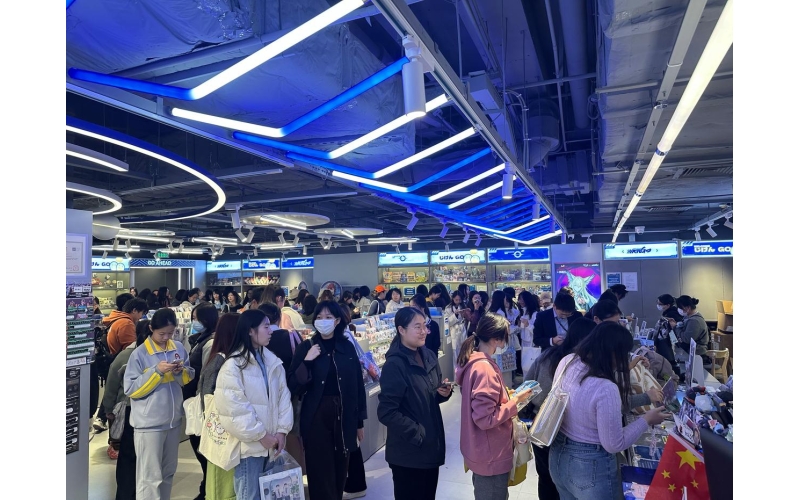 新华视点&middot;关注城市更新｜&ldquo;00&rdquo;后为啥又开始爱逛街了？