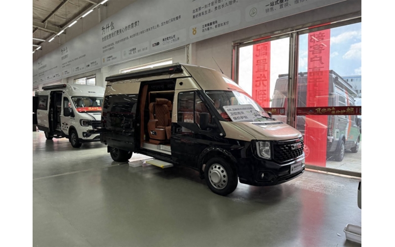 卫航福顺商旅房车作为一款定位&ldquo;商旅兼顾&rdquo;的多功能车型，以方正大气的外观、实用丰富的配置及人性化的空间设计，满足了用户对商务接待与旅行居住的双重需求
