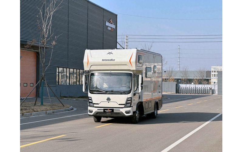 瓦纳卡豪沃Pro房车，超大容量400L清水箱，还配14.3度电，关键是配置也是顶级！