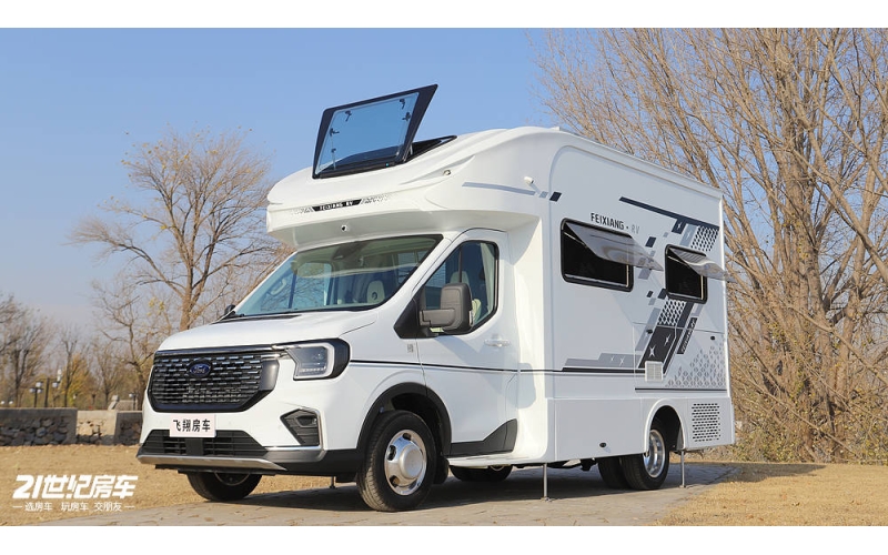 10㎡装下两室一厅？6座5卧,把小额头玩明白了飞翔福特T8元界房车