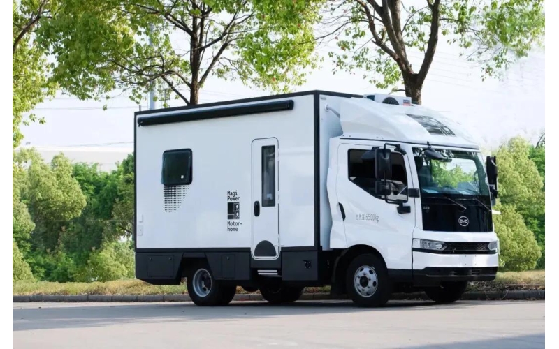 房车也开始用新能源系统？5.9米车内空间布局引发讨论