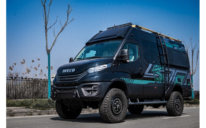 3.19北京首钢房车展，旅美全新牛大力系列B型横床版越野房车亮相